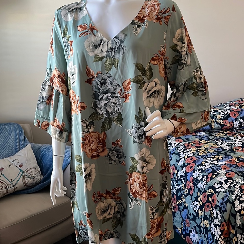 Belongsci sage green dress with floral print and bell sleeves size XL